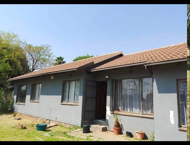 2 BEDROOM PROPERTY TO RENT IN CRYSTAL PARK